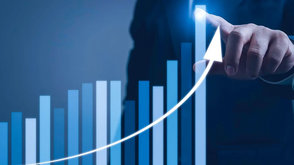 man pointing at a graph going upwards indicating the positive returns on it support investment